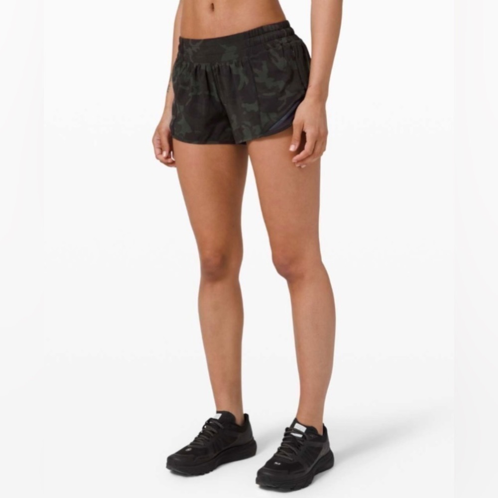 Lululemon Hotty Hot Low-Rise Lined Short 2.5”